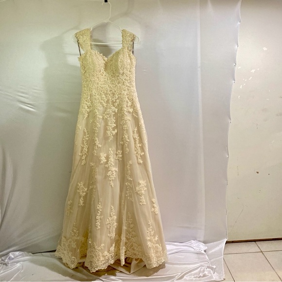 Maggie Sottero Couture Women's 8 Cream Wedding Dress - Picture 1 of 7